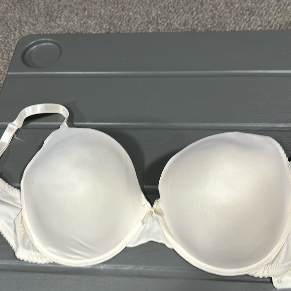 Like new lightly padded bra
